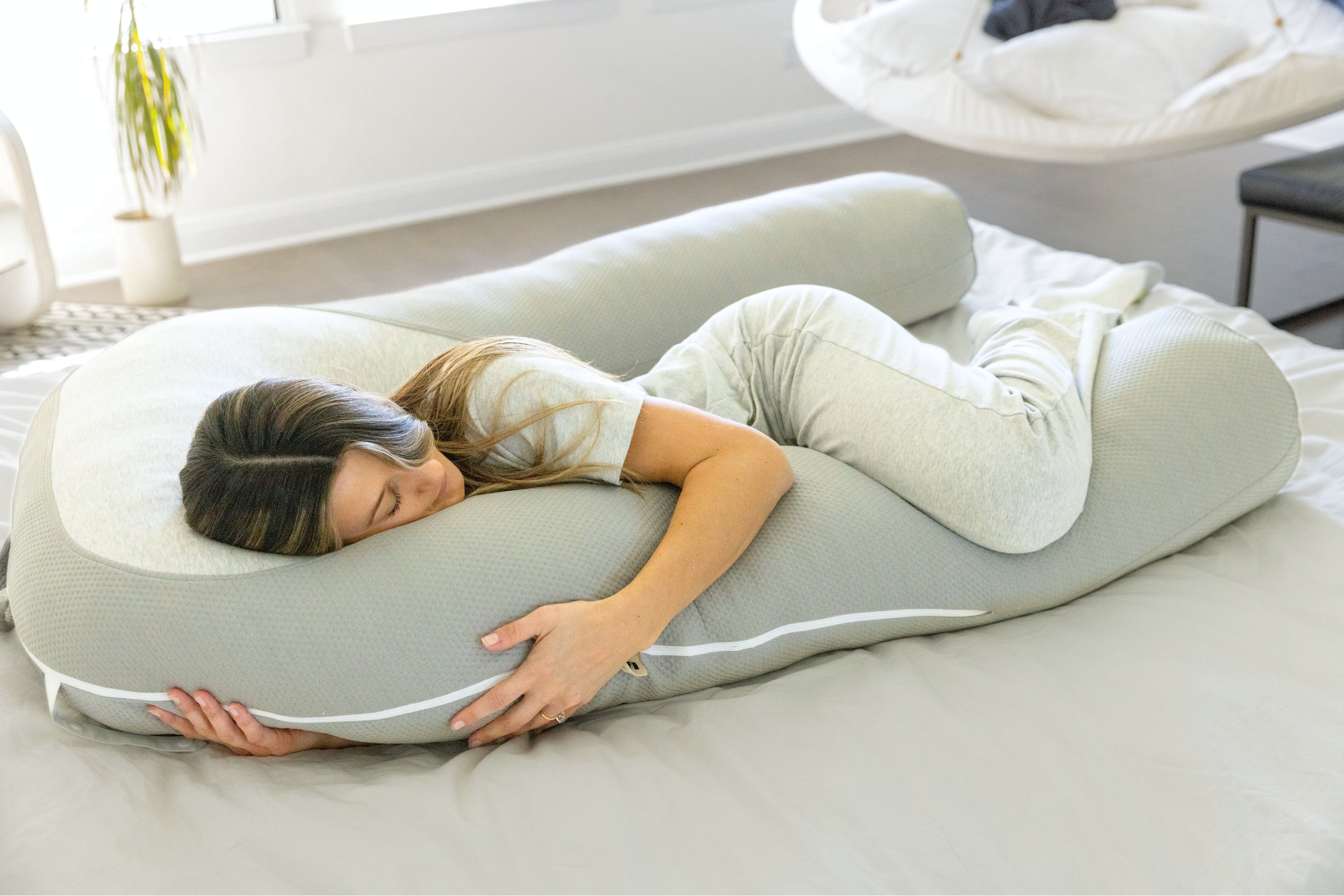 Hugl Cooling Body Pillow in Cool Grey